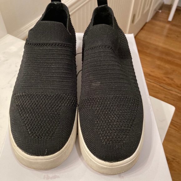 steve madden slip on tennis shoes